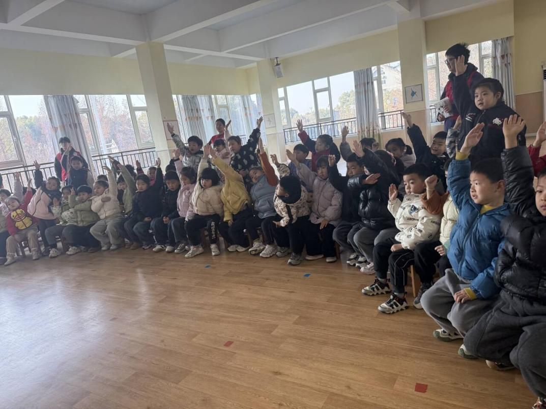 1月14日上午，崇川区狼山镇街道三角桥社区新时代文明实践站、关工委联合南通大学莫文隋协会在星光耀幼儿园，开展了以“童食无忧·安全‘食’刻”为主题的食品安全教育活动。活动通过游戏互动、知识讲解、儿歌传唱等形式，引导孩子们从小树立健康饮食观念，筑牢食品安全第一道防线。（刘优）.png