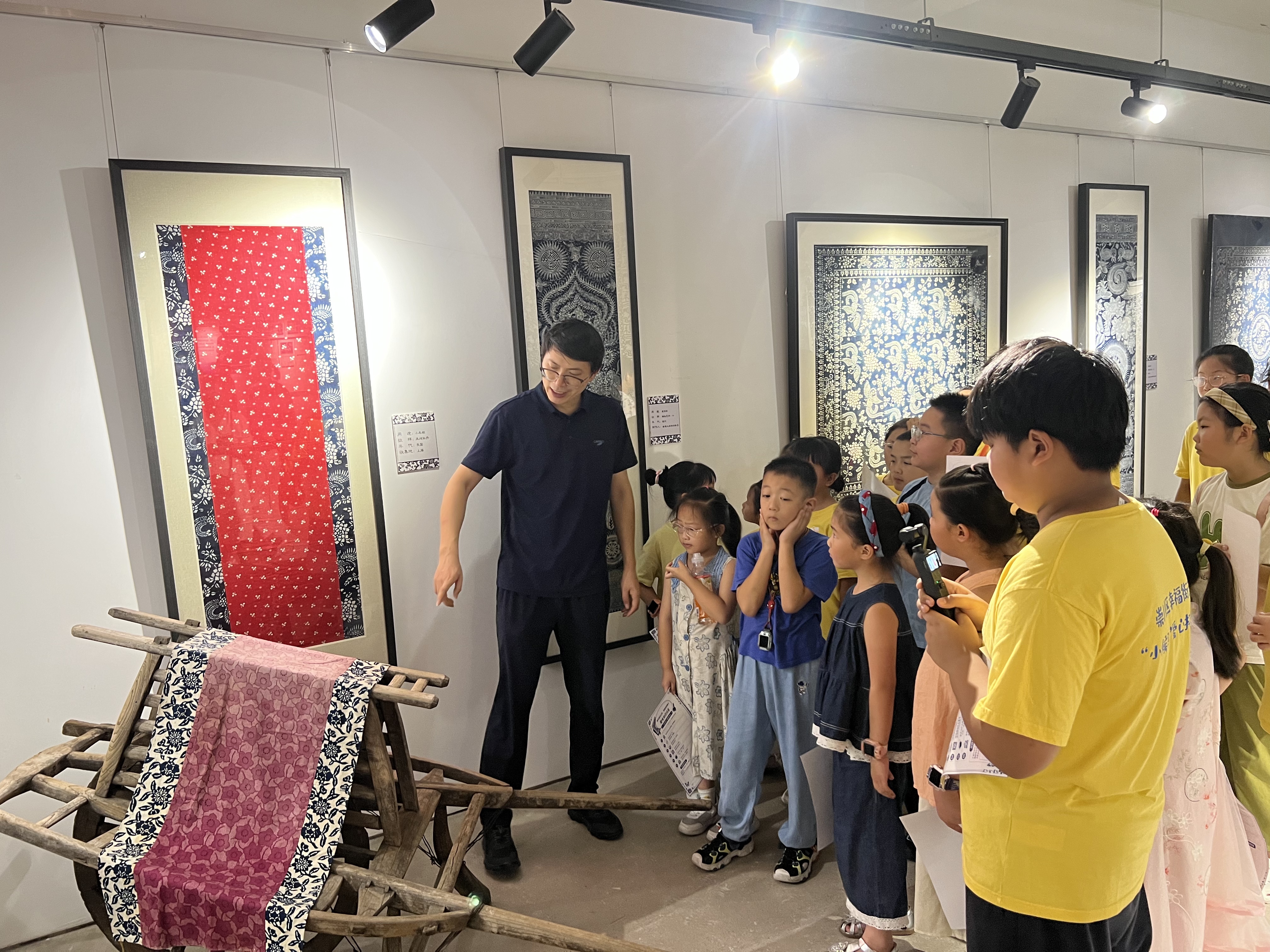 8月30日，崇川区幸福街道祖望社区关工委组织本社区暑托班学生开展了“布里生花：小小非遗传承人之旅”主题活动。(祖望社区关工委).jpg
