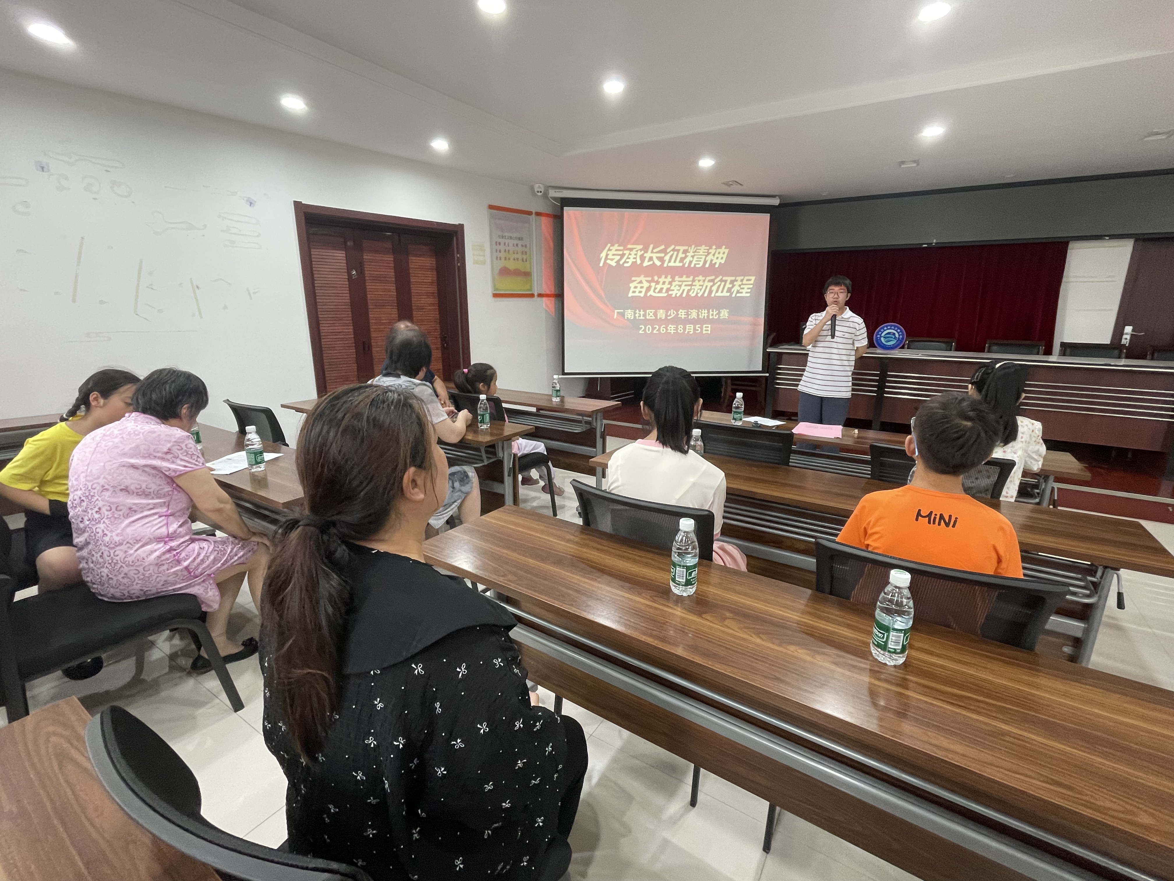 8月5日下午，崇川区文峰街道厂南社区关工委组织开展了“传承长征精神，奋进崭新征程”青少年演讲活动。（厂南社区关工委）.jpg