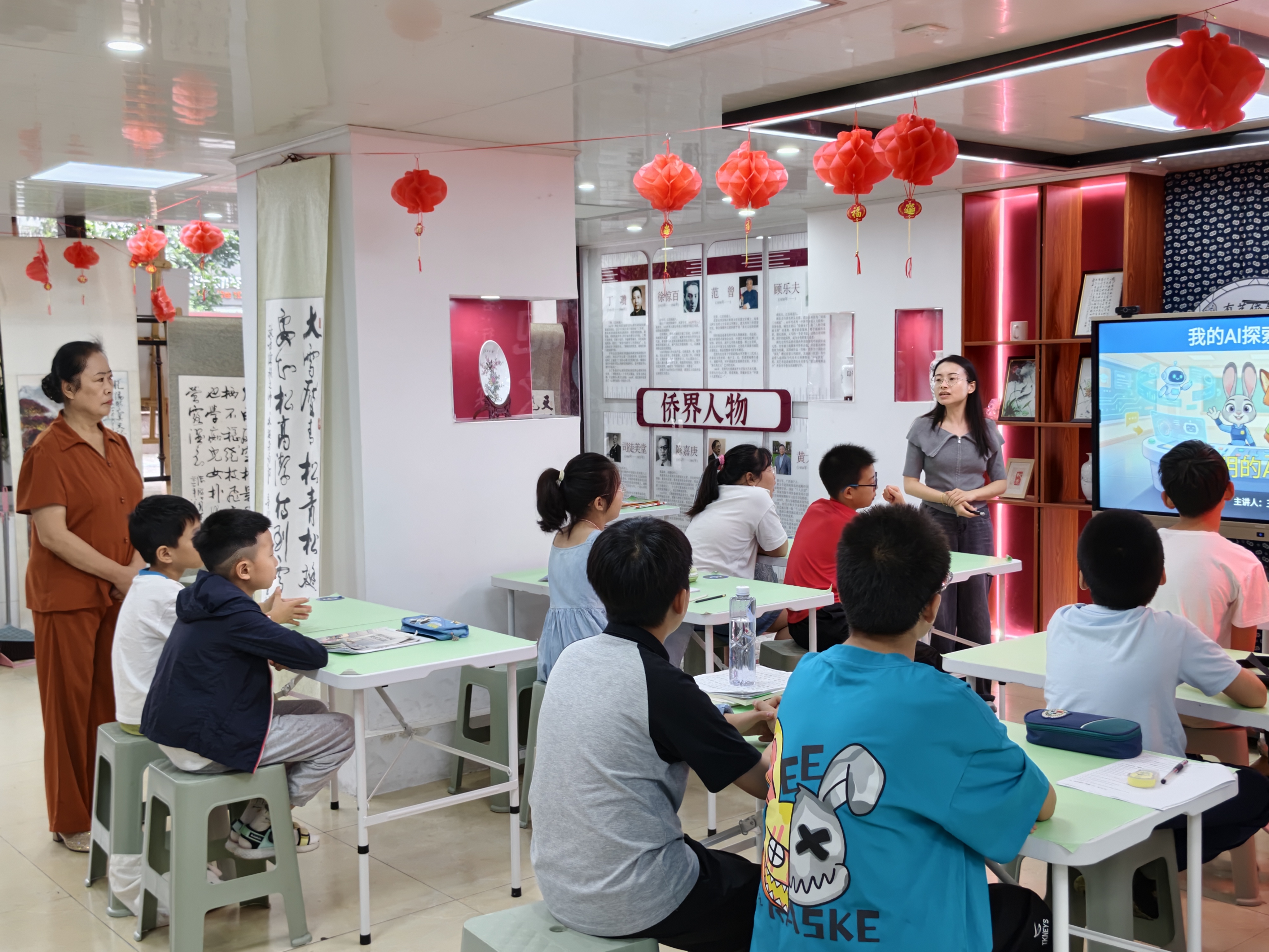 8月12日，崇川区文峰街道厂北社区关工委组织开展了“我的AI探索之旅”青少年科普主题活动。（厂北社区关工委）.jpg