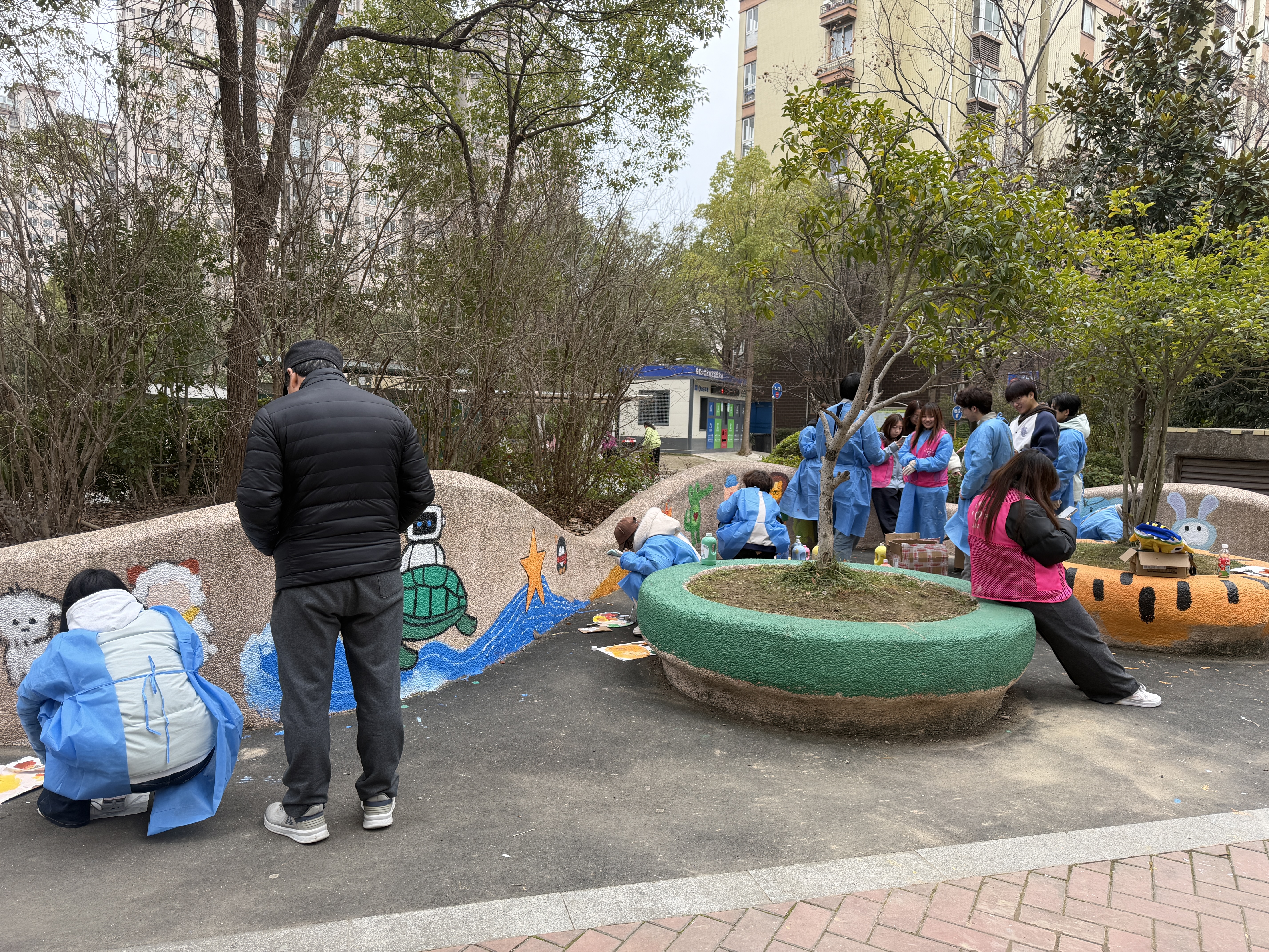 3月12日，崇川区幸福街道祖望社区关工委举办了一场别开生面的“校社共建绘新景 幸福暖流润民心”主题活动。（祖望社区关工委）.jpg